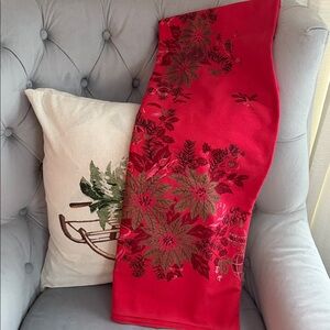 2 Vintage rectangular Christmas tablecloth in excellent condition